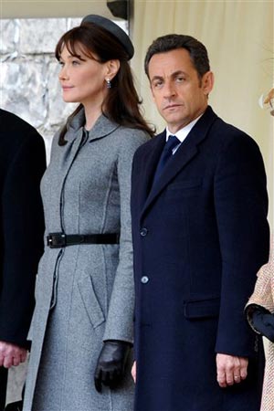 Anche Sarkozy scappa da Parigi. ‘Troppe tasse, meglio Londra’ Anche Sarkozy scappa da Parigi. ‘Troppe tasse, meglio Londra’