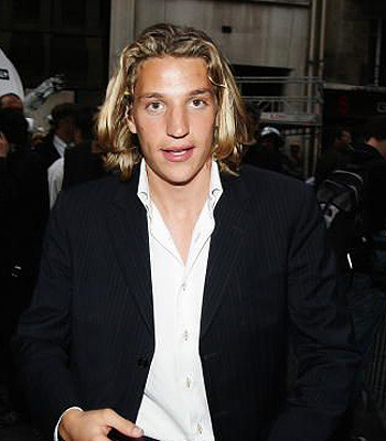 Ventisei anni e nesusna laurea. Jean Sarkozy diventa prof all’università Ventisei anni e nesusna laurea. Jean Sarkozy diventa prof all’università