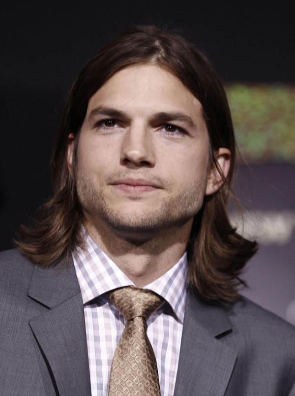 Ashton Kutcher diventa Steve Jobs: “Terrorizzato all’idea di impersonarlo”