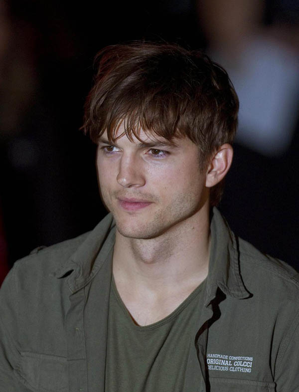 Ashton Kutcher diventa Steve Jobs: “Terrorizzato all’idea di impersonarlo”