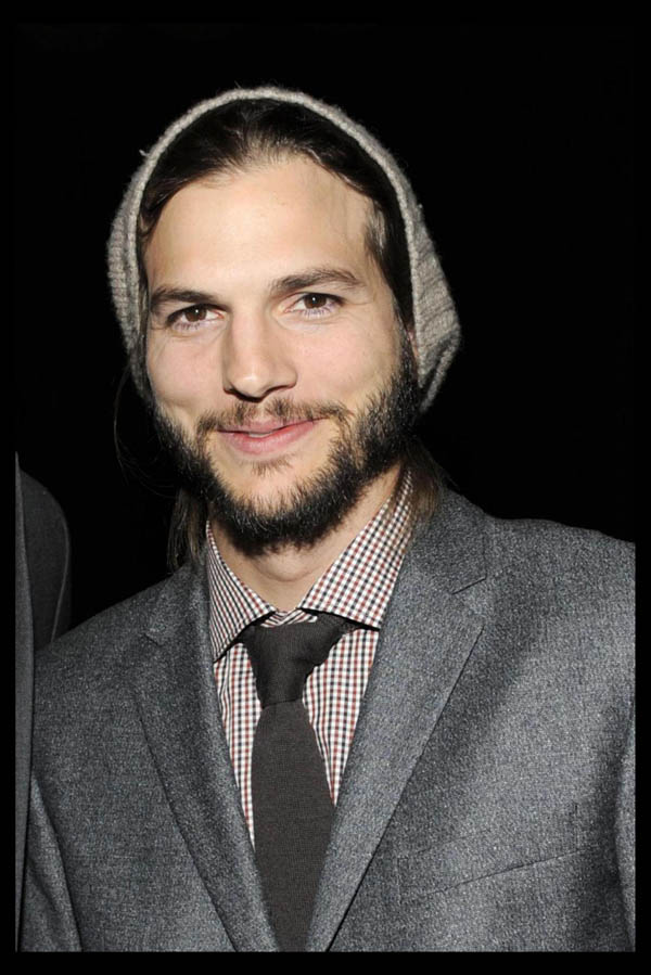 Ashton Kutcher diventa Steve Jobs: “Terrorizzato all’idea di impersonarlo”