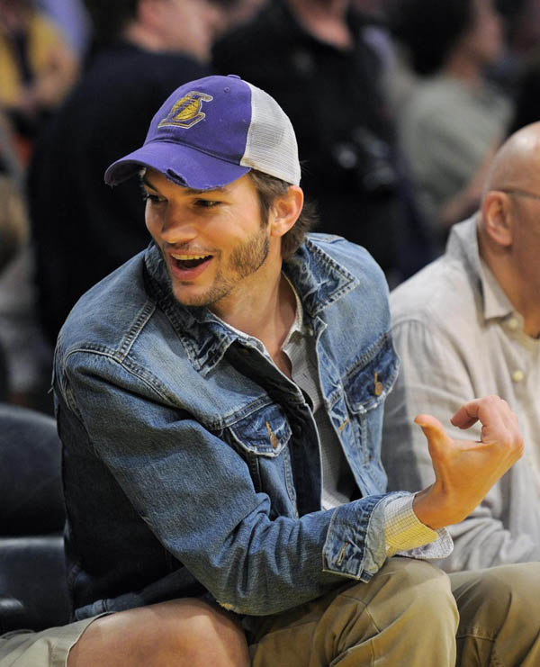 Ashton Kutcher diventa Steve Jobs: “Terrorizzato all’idea di impersonarlo”