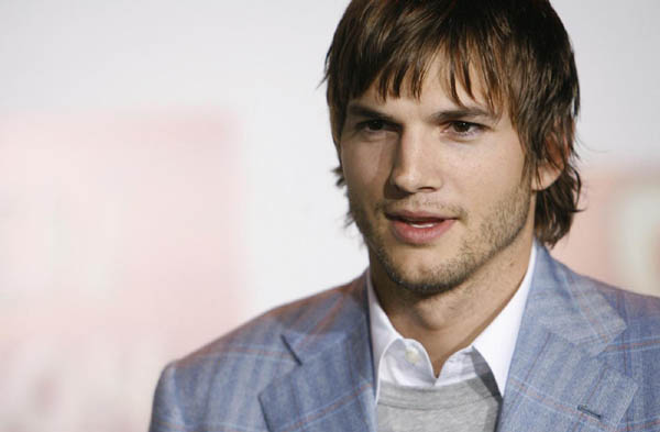 Ashton Kutcher diventa Steve Jobs: “Terrorizzato all’idea di impersonarlo”