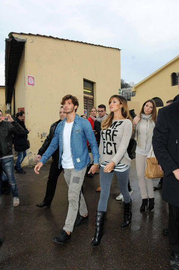 Belen torna mora, polemica sul nuovo look:”Non è vero che la tinta nuoce al bambino” Belen torna mora, polemica sul nuovo look:”Non è vero che la tinta nuoce al bambino”