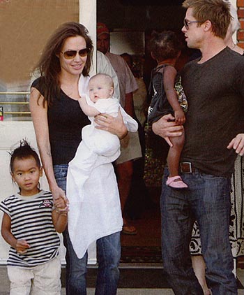 Brad e Angelina, matrimonio e un nuovo bimbo? Brad e Angelina, matrimonio e un nuovo bimbo?