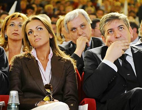 Ruggiero-Porcelli, il divorzio corre su Facebook Ruggiero-Porcelli, il divorzio corre su Facebook