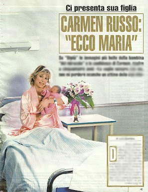 Carmen Russo mamma sexy a 54 anni: “Vi presento la nostra Maria”