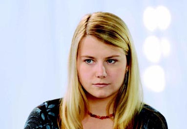 Natascha Kampusch, rapporti sessuali con il suo rapitore. Arriva il film Natascha Kampusch, rapporti sessuali con il suo rapitore. Arriva il film