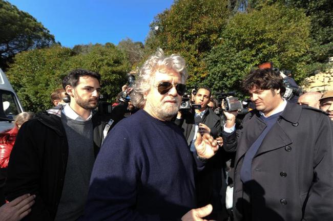 Grillo lancia il governo a 5 Stelle. “Pd e Pdl ci votino la fiducia”