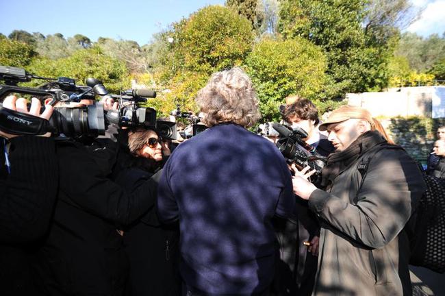 Grillo lancia il governo a 5 Stelle. “Pd e Pdl ci votino la fiducia”