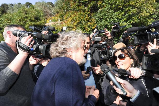Grillo lancia il governo a 5 Stelle. “Pd e Pdl ci votino la fiducia”