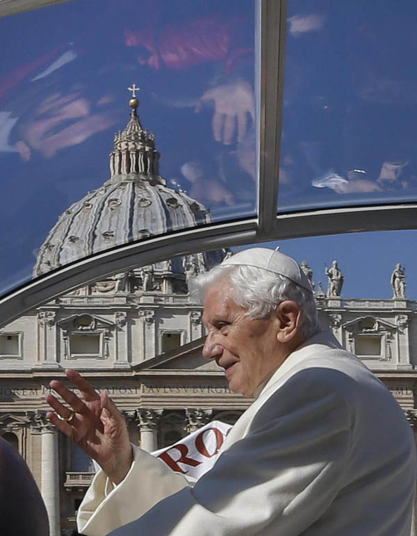 Benedetto XVI non è più il Papa. “Ora sono soltanto un pellegrino” Benedetto XVI non è più il Papa. “Ora sono soltanto un pellegrino”