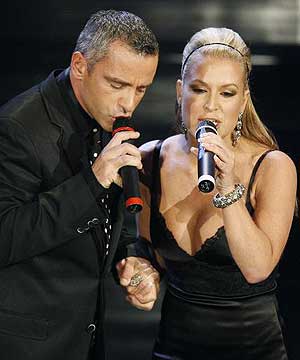 Anastacia ha di nuovo il cancro: tour annullato Anastacia ha di nuovo il cancro: tour annullato