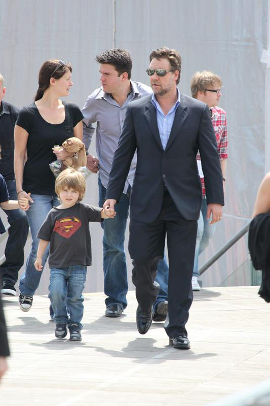 Russel Crowe come Formigoni: anche lui vede gli UFO