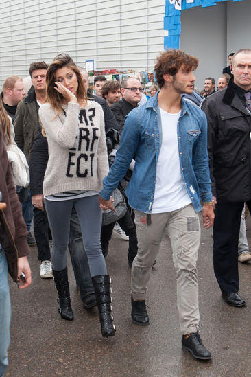 Belen senza trucco su Facebook: sexy anche in gravidanza