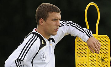 La Juve su Podolski, Elkann chiude a Ibra