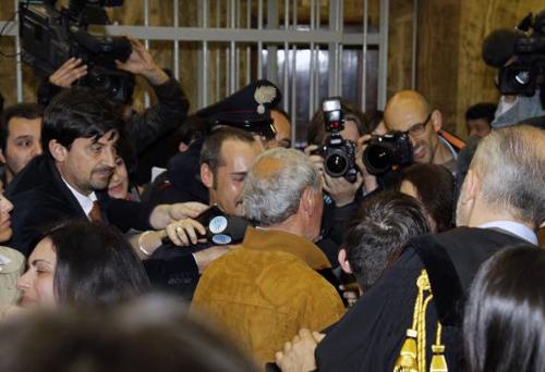 Erba, “Rosa e Olindo innocenti”. Un team di esperti vuole la revisione del processo Erba, “Rosa e Olindo innocenti”. Un team di esperti vuole la revisione del processo
