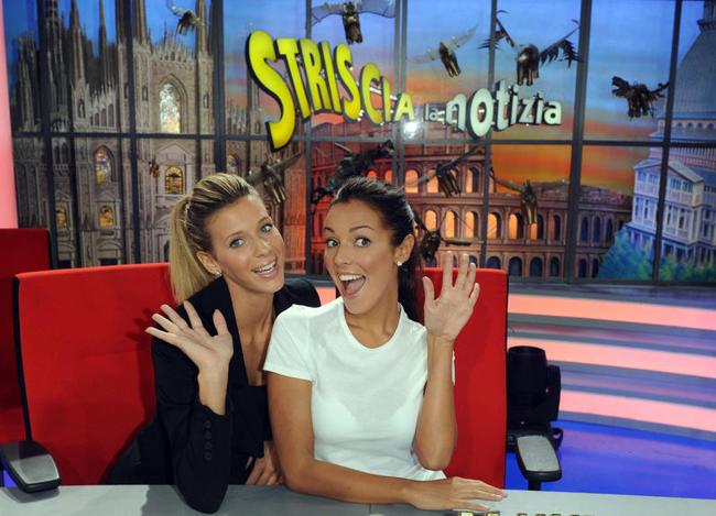 La velina bionda tradita dal fidanzato: per lui un notte di fuoco con Sara Tommasi La velina bionda tradita dal fidanzato: per lui un notte di fuoco con Sara Tommasi