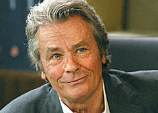 Le confessioni sconvolgenti del figlio di Alain Delon Le confessioni sconvolgenti del figlio di Alain Delon
