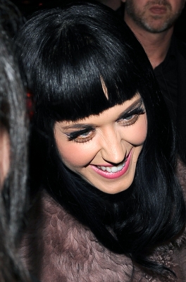 Katy Perry si racconta in una autobiografia pagata 2 milioni