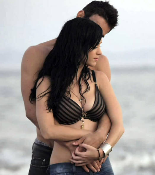 Katy Perry si racconta in una autobiografia pagata 2 milioni