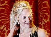 Molestie razziali, rinvio a giudizio per Sharon Stone Molestie razziali, rinvio a giudizio per Sharon Stone