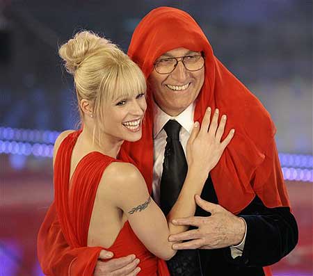 Michelle Hunziker pranza con la mamma: il pancino ora c’è e si vede Michelle Hunziker pranza con la mamma: il pancino ora c’è e si vede
