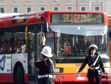 Tutti a piedi, metro ko. Sciopero bus, è coprifuoco