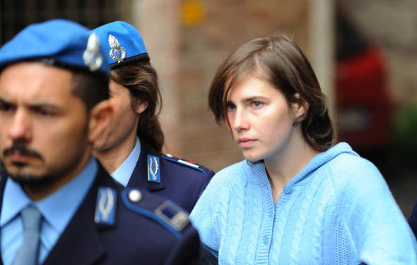 Meredith, annullate le assoluzioni. Amanda e Raffaele di nuovo a processo Meredith, annullate le assoluzioni. Amanda e Raffaele di nuovo a processo