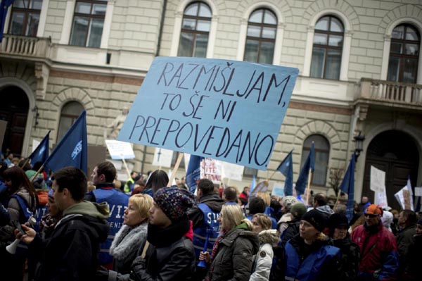 Eurocrisi/ Investitori in fuga dalla Slovenia. L’allarme di Intesa-Sanpaolo sulle banche di Lubiana Eurocrisi/ Investitori in fuga dalla Slovenia. L’allarme di Intesa-Sanpaolo sulle banche di Lubiana