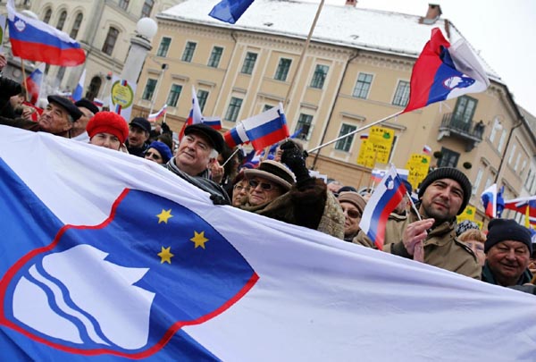 Eurocrisi/ Investitori in fuga dalla Slovenia. L’allarme di Intesa-Sanpaolo sulle banche di Lubiana Eurocrisi/ Investitori in fuga dalla Slovenia. L’allarme di Intesa-Sanpaolo sulle banche di Lubiana
