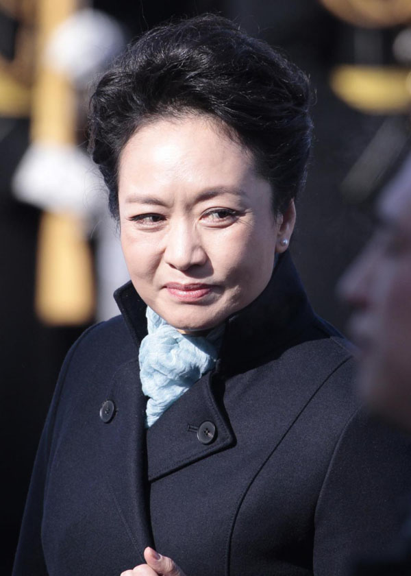 Cina, la first lady Peng Liyuan. Regina di stile e di soft power Cina, la first lady Peng Liyuan. Regina di stile e di soft power