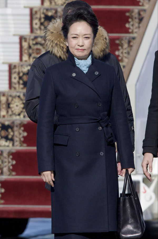 Cina, la first lady Peng Liyuan. Regina di stile e di soft power Cina, la first lady Peng Liyuan. Regina di stile e di soft power
