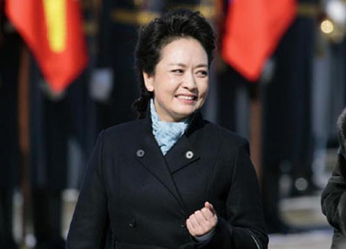 Cina, la first lady Peng Liyuan. Regina di stile e di soft power Cina, la first lady Peng Liyuan. Regina di stile e di soft power