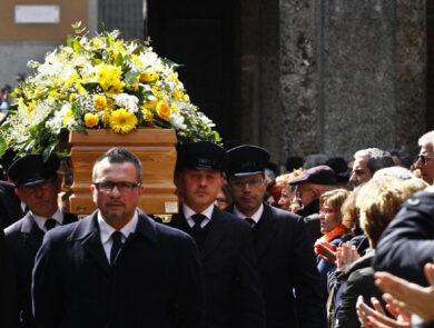 I funerali di Jannacci, l’ultimo saluto di Milano al cantautore