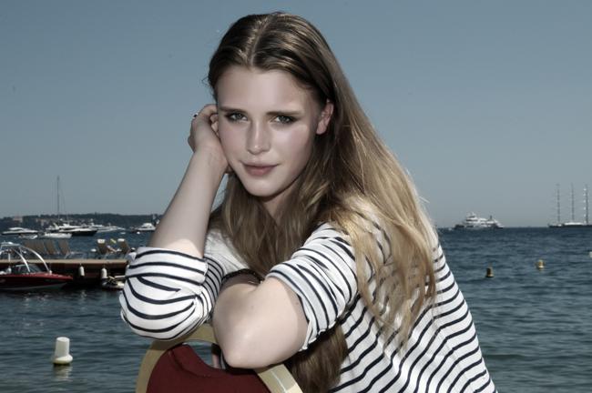 Gaia Weiss si racconta: “Nella vita sono una donna passionale, non  come Beatrice”