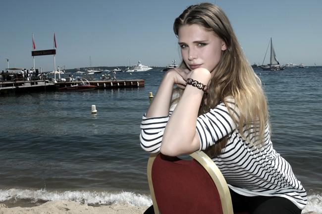 Gaia Weiss si racconta: “Nella vita sono una donna passionale, non  come Beatrice”