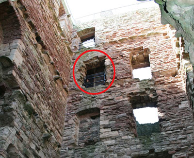 Fantasma nel castello di Trani, squadra speciale al lavoro con urgenza