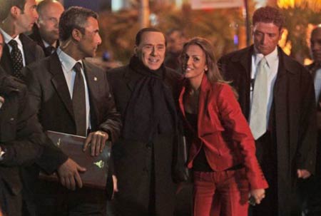 Scontro Pascale-Cabello. “Ti invito a prendere un caffè da me, magari in compagnia del mio ragazzo”
