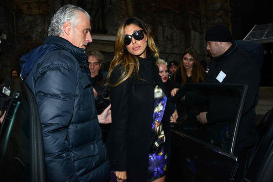 Belen Rodriguez esce dall’ospedale con Santiago. Selvaggia Lucarelli mostra il “volto” del piccolo