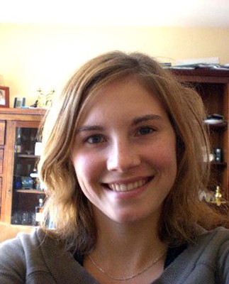 Amanda racconta il carcere italiano. “Un inferno, il secondino voleva fare sesso con me”