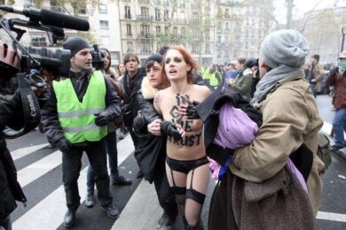 Femen chic: modelle come le attiviste. Ma scatta la protesta