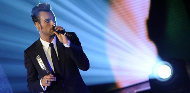 Mengoni, paura in volo Mengoni, paura in volo