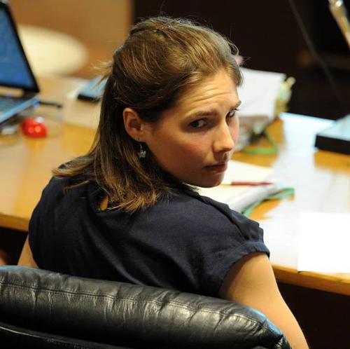 Amanda racconta il carcere italiano. “Un inferno, il secondino voleva fare sesso con me”