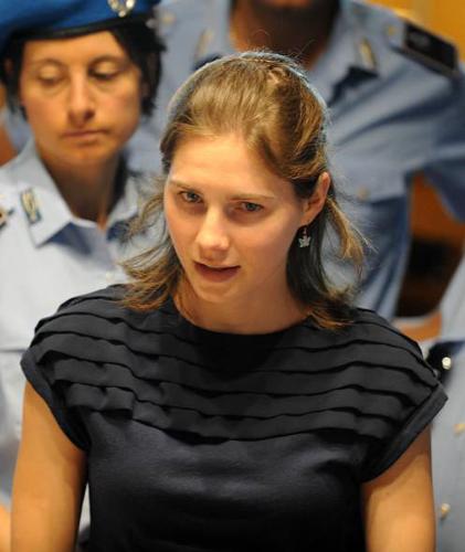 Amanda racconta il carcere italiano. “Un inferno, il secondino voleva fare sesso con me”