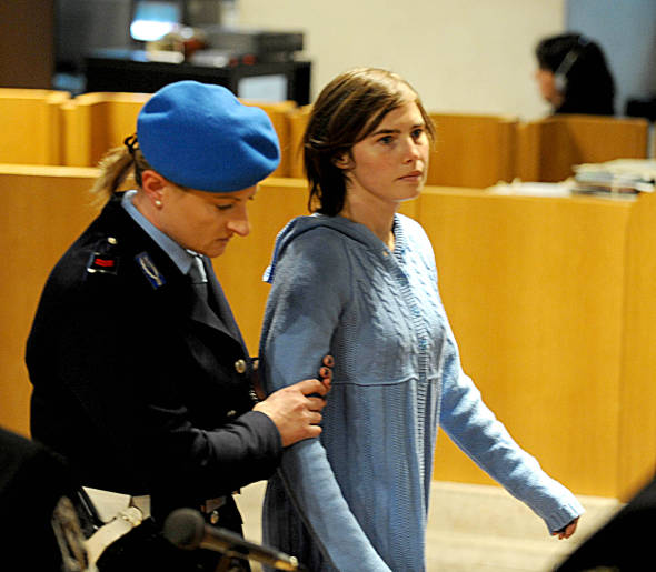 Amanda racconta il carcere italiano. “Un inferno, il secondino voleva fare sesso con me”