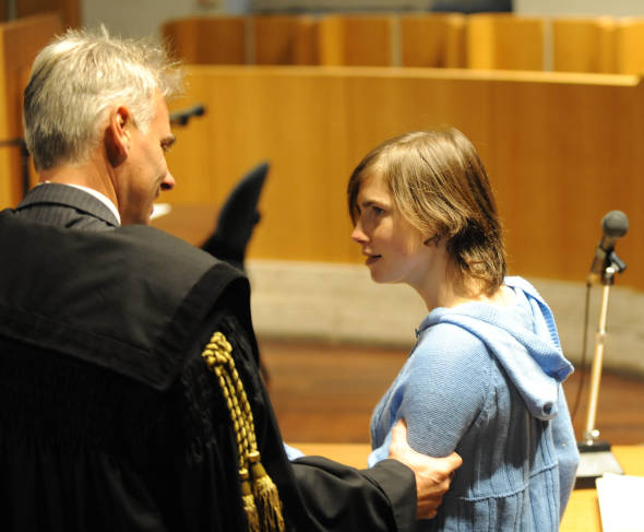 Amanda racconta il carcere italiano. “Un inferno, il secondino voleva fare sesso con me”