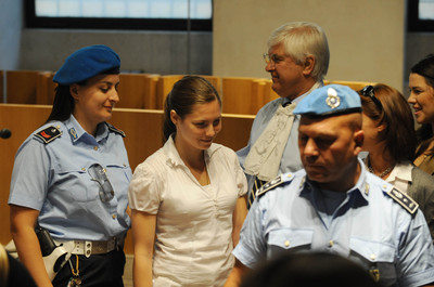 Amanda racconta il carcere italiano. “Un inferno, il secondino voleva fare sesso con me”