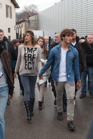 Belen Rodriguez pubblica su Facebook la prima foto di Santiago e torna sexy dopo la gravidanza Belen Rodriguez pubblica su Facebook la prima foto di Santiago e torna sexy dopo la gravidanza