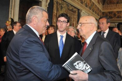 Richiamar sul Colle l’onesto Napolitano